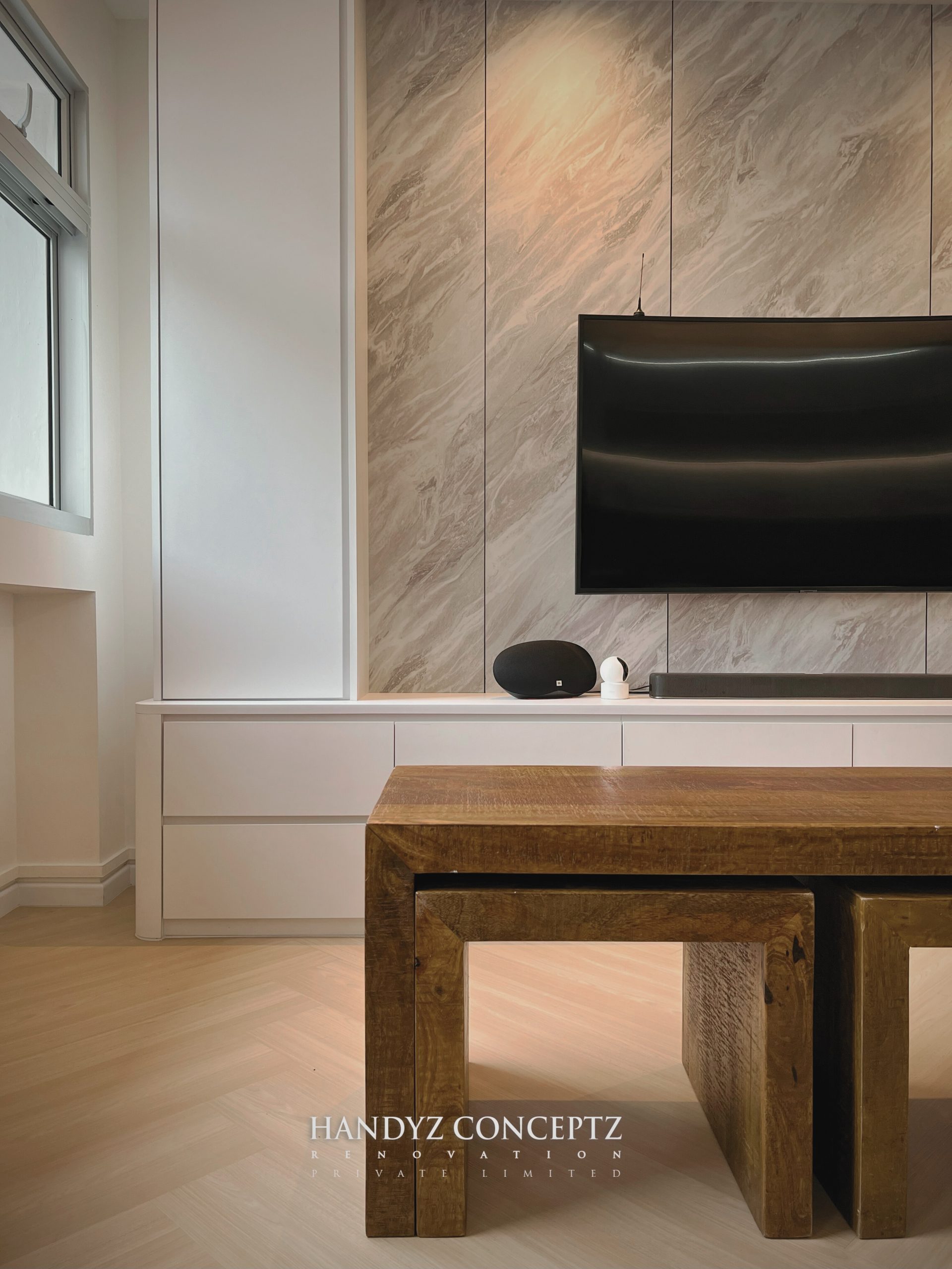 HDB TV Console