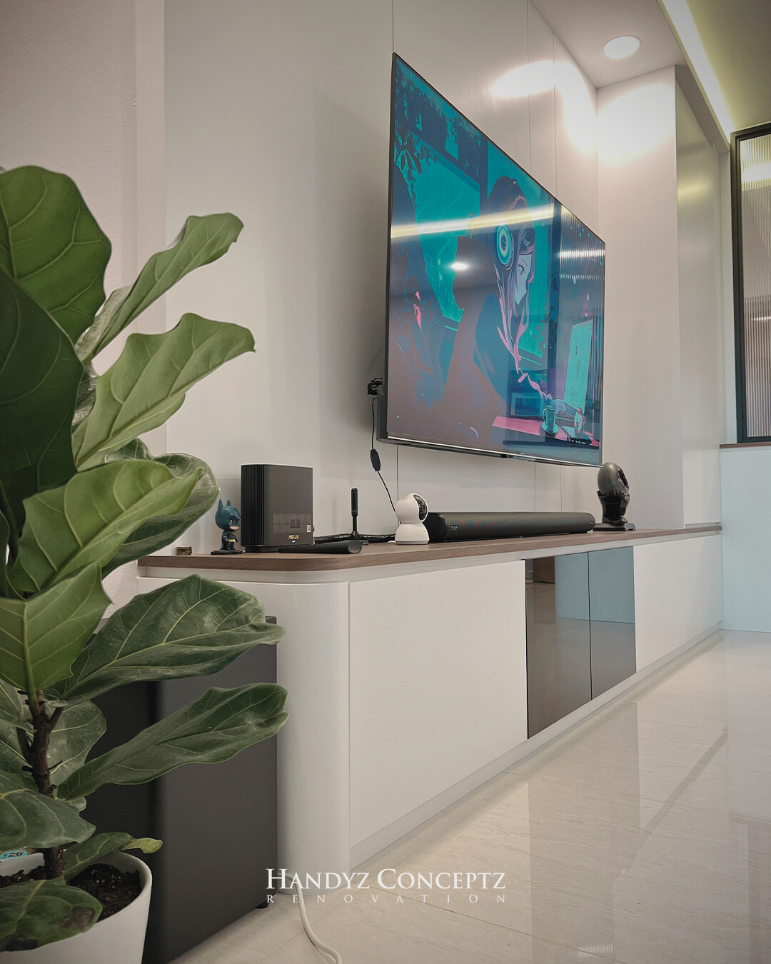 HDB TV Console